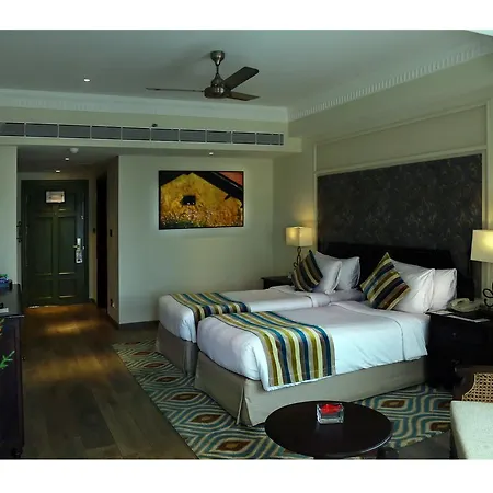 Fragrant Nature Kochi - A Five Star Classified Hotel Exterior photo Deluxe Room