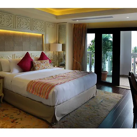 Fragrant Nature Kochi - A Five Star Classified Hotel Exterior photo