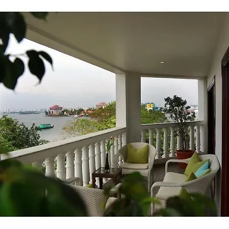 Fragrant Nature Kochi - A Five Star Classified Hotel Exterior photo A balcony